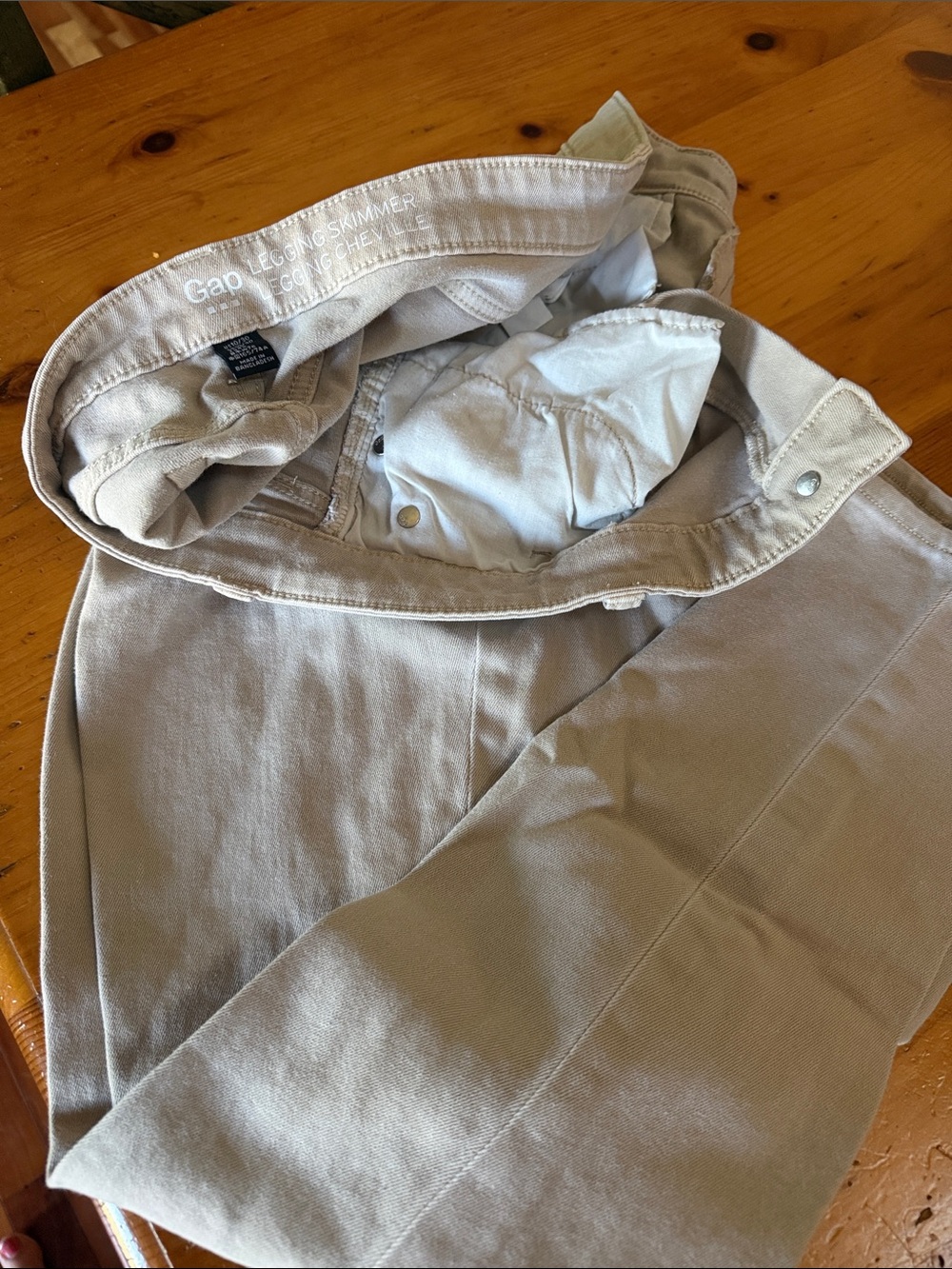 Gap women’s Khaki Stretch Legging Skimmer Pants
